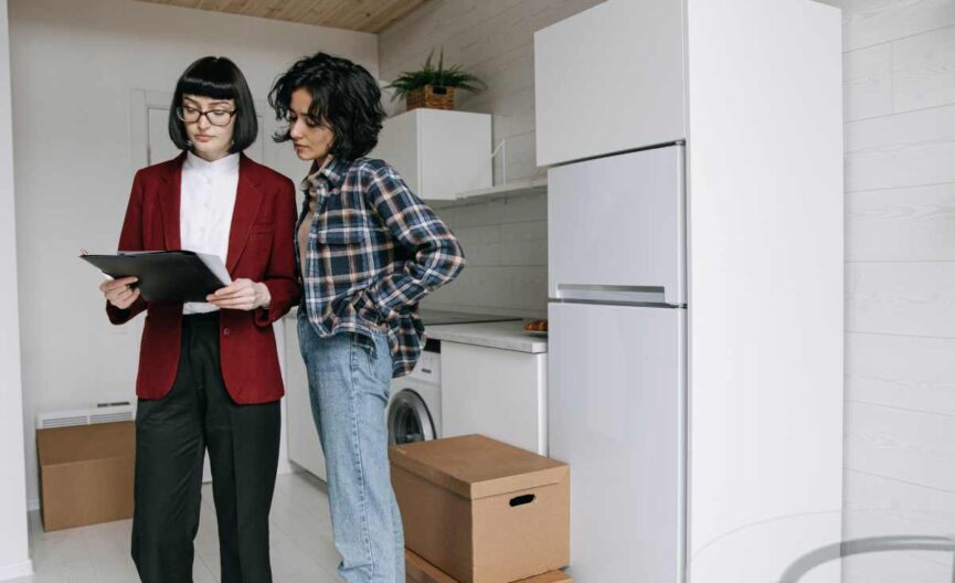 pexels-ivan-samkov-8962383-1-865x528 Investisseur qui a besoin d'un espace de stockage en région parisienne