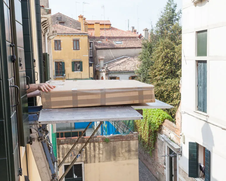 Utilisation d'un monte charge dans le cadre d'une emménagement