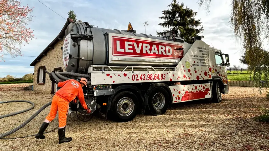 Intervention professionnelle de vidange d'une fosse septique